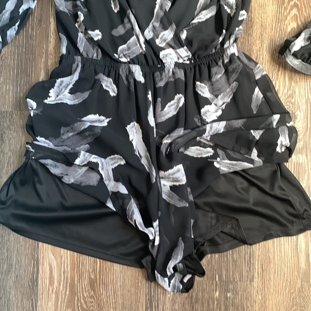 Express Romper - Picture 2 of 10